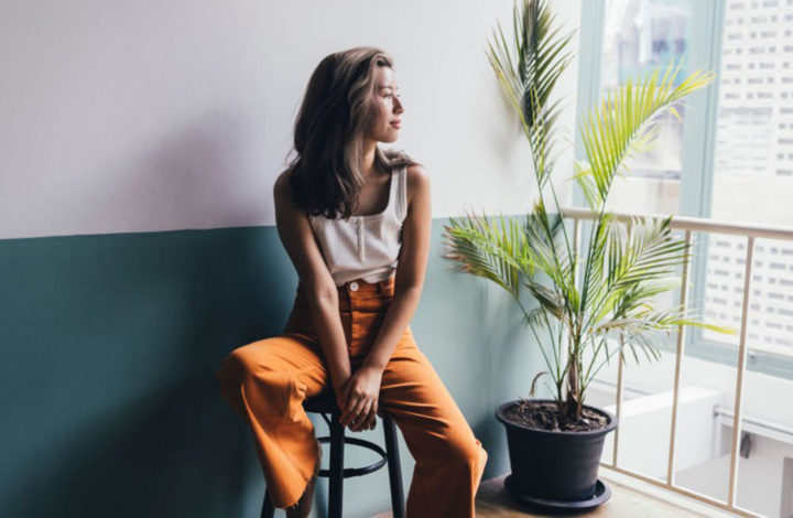Pantalon tendance et look de l’an 2000 revient en force !