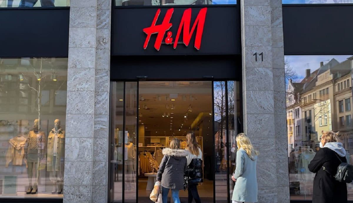 H&M : Un manteau super chaud et stylé attire l’attention dans ses boutiques !