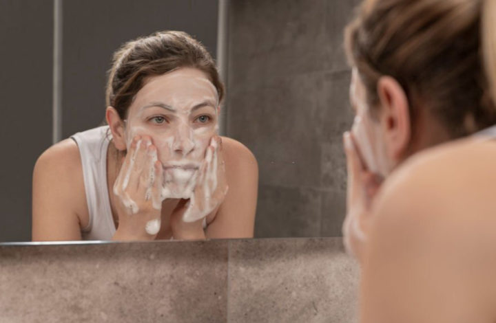 Soin visage : Laver le visage avant de dormir n’est pas une bonne habitude !