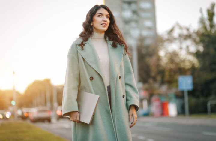 Tendance hiver 2023 : Voici la pièce que toutes les femmes s'arrachent pour être à la mode !