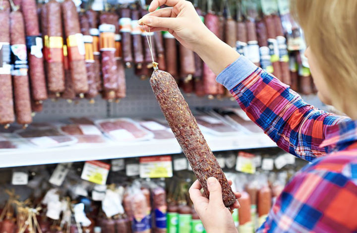 Rappel massif : Des saucisses fumées commercialisées à travers toute la France devront être ramenées à cause de la salmonelle !