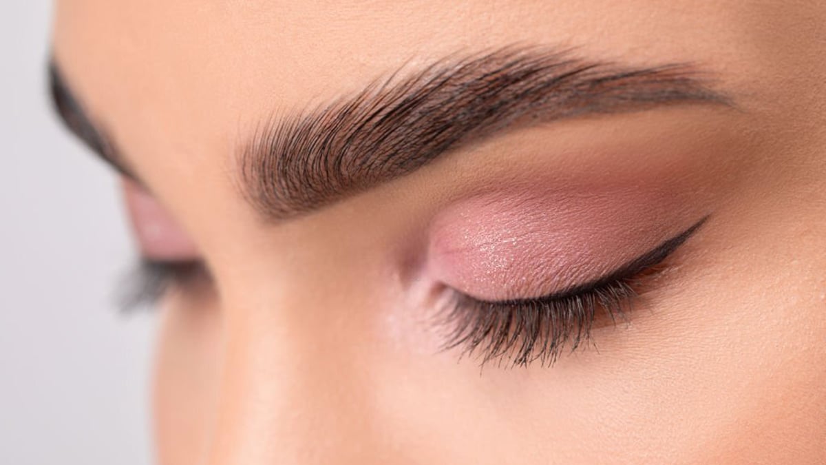 Maquillage : Voici comment appliquer votre eye-liner pour un traçage impeccable !
