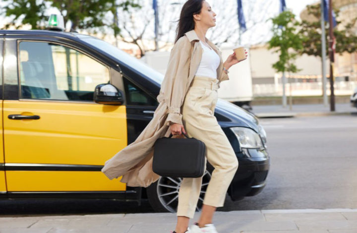 Mode : Ravivez votre style en choisissant ce manteau chic qui se porte bien après 40 ans !
