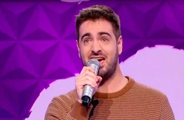 N'oubliez pas les paroles : Le nouveau maestro de l'émission a offert à son père le cadeau dont il rêvait depuis longtemps !