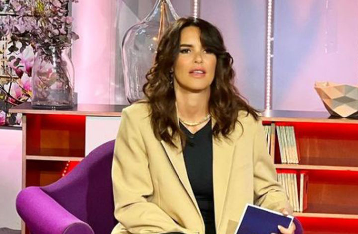 TPMP : La beauté de la chroniqueuse Sophie Coste envoûte Raymond, l'homme tombé sous son charme !