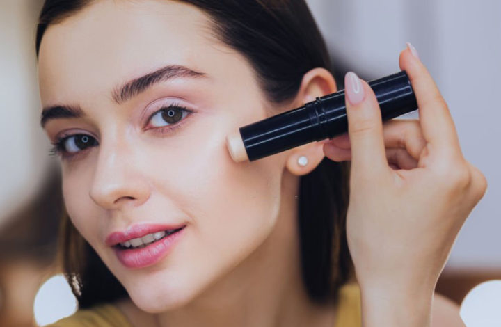 Make-up : Cette technique de camouflage de cernes devient de plus en plus populaire sur TikTok !
