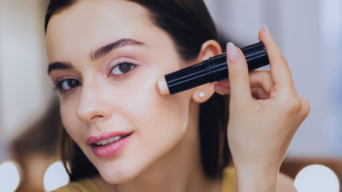Make-up : Cette technique de camouflage de cernes devient de plus en plus populaire sur TikTok !