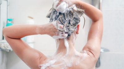 Soin de la peau : Ne pas se laver tous les jours, est-ce vraiment une bonne ou une mauvaise idée ?