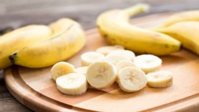Bananes : Vous avez beaucoup à perdre en jetant cette partie du fruit ! 