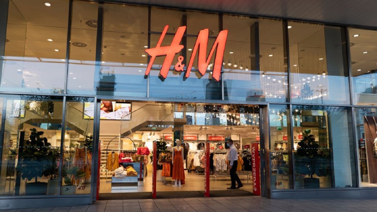 H&M : Des nouvelles collections et des réductions incroyables vous attendent chez la marque cet été !