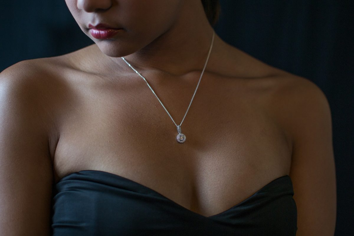 Mode 2023 : Les bijoux les plus tendances que toutes les femmes auront envie de porter cet été !