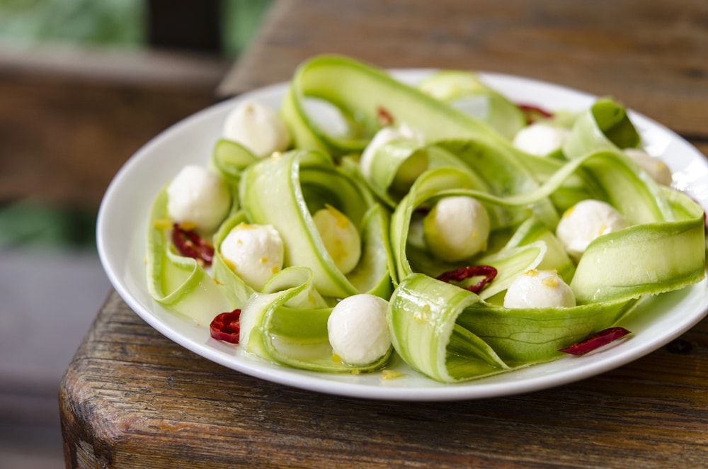 Salade de courgettes avec mini mozzarella