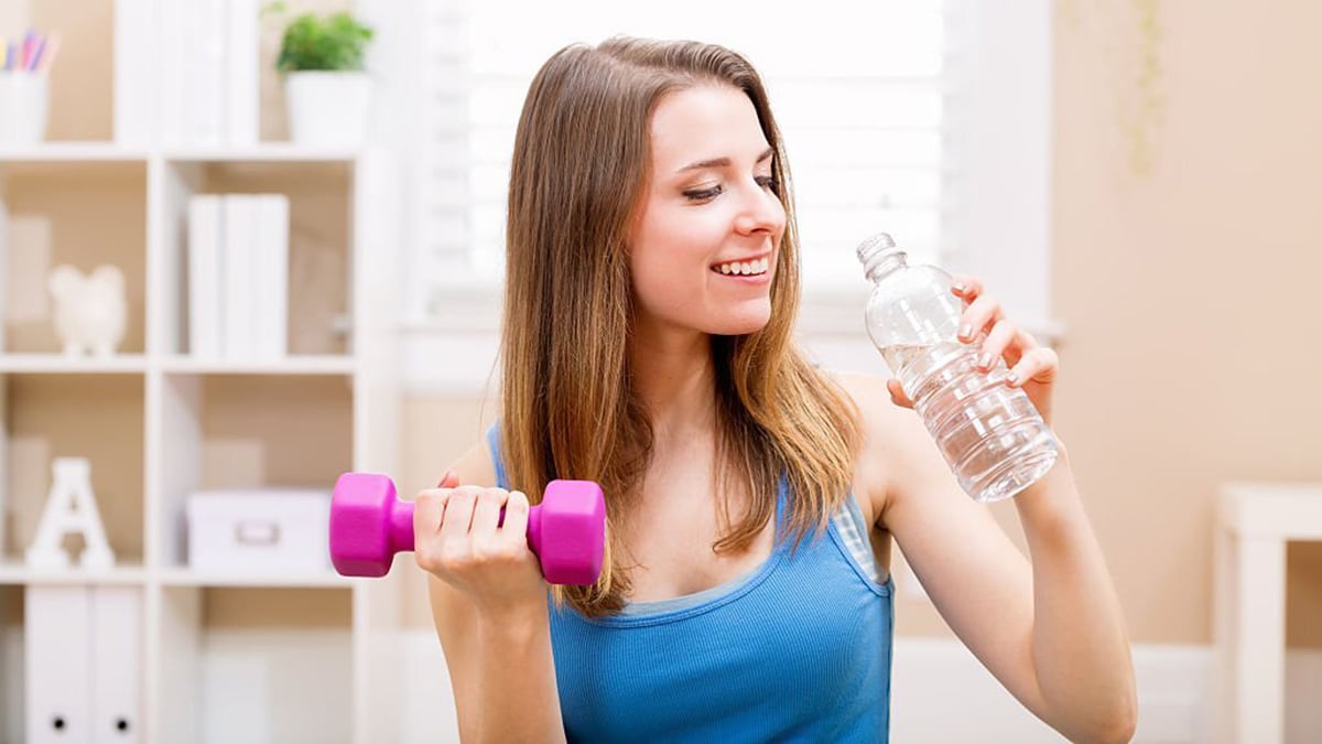 Minceur : boire de l’eau vous permet-il vraiment de perdre du poids ou est-ce une idée reçue ?