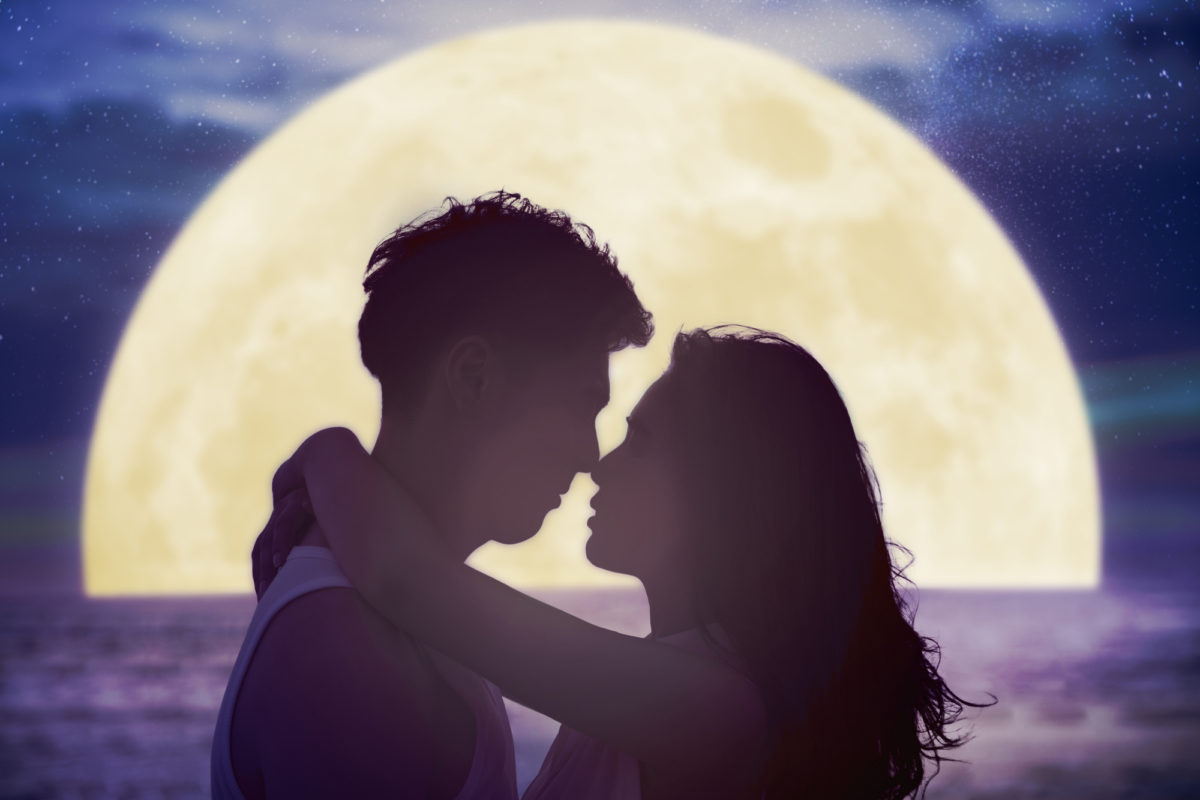 La promesse de l'affection sous la nouvelle lune