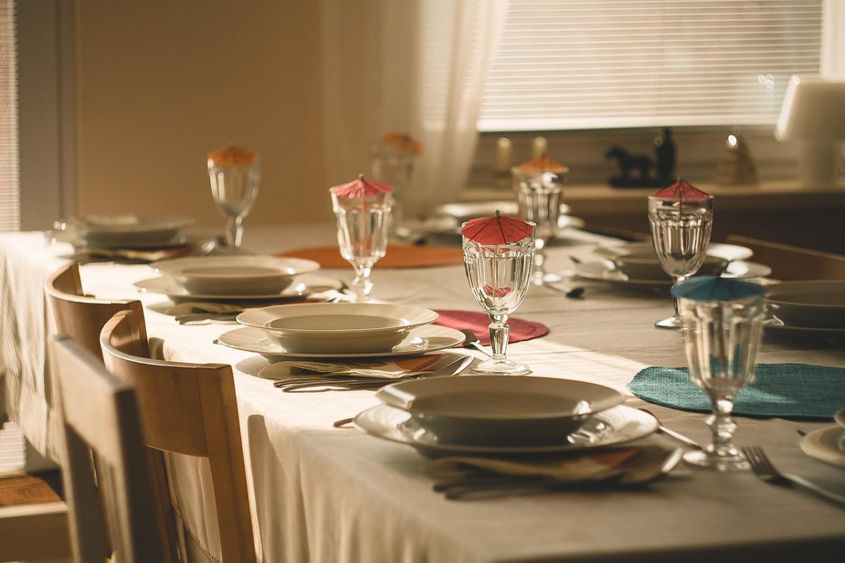 Décoration : Tous nos conseils pour sublimer vos tables de fête avec une nappe haut de gamme !