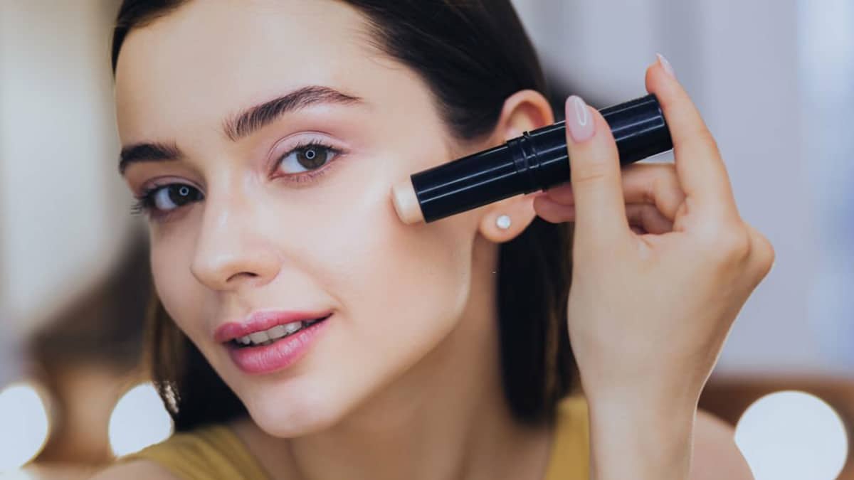 Anticernes : Découvrez le secret des make-up artists pour masquer la fatigue sur les yeux