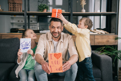 Fête des pères : 5 idées de cadeaux originaux pour tous les types de papas !