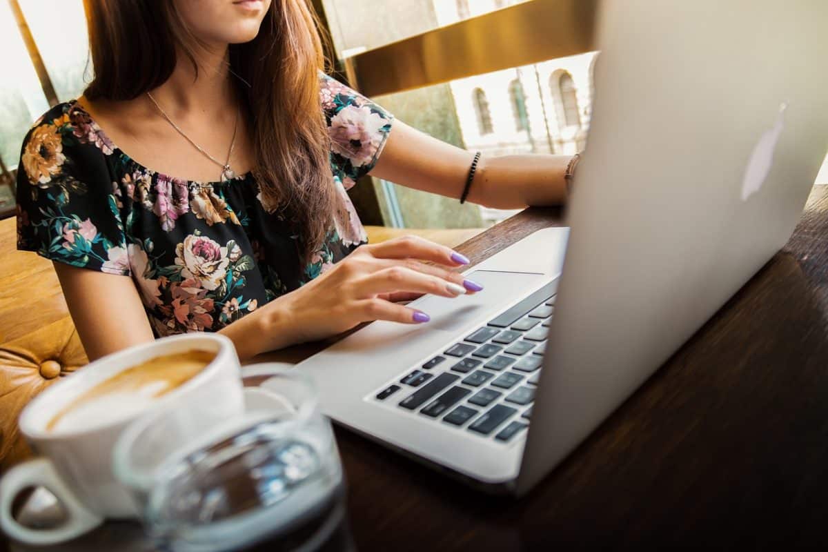 Femmes travaillent à temps plein
