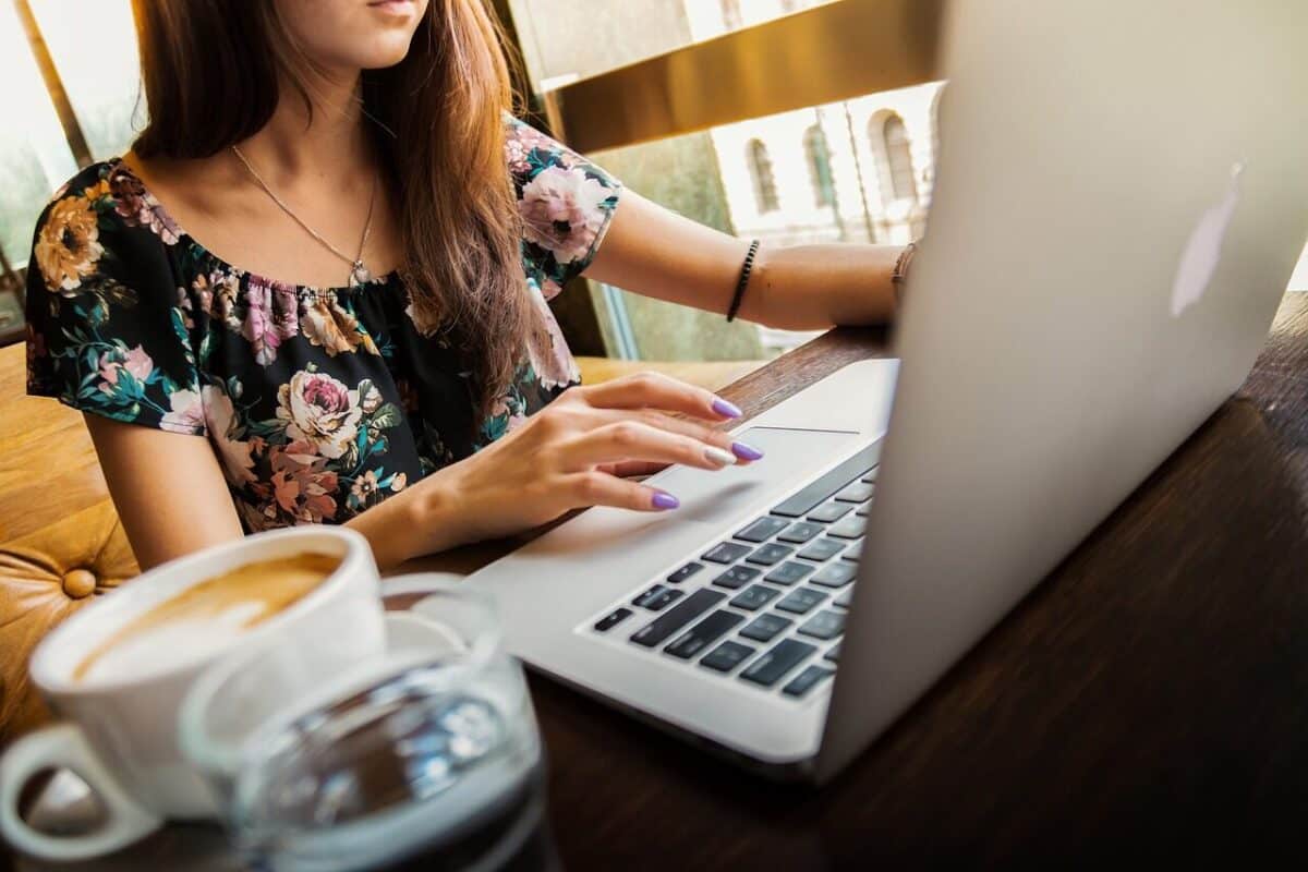 Femmes travaillent à temps plein
