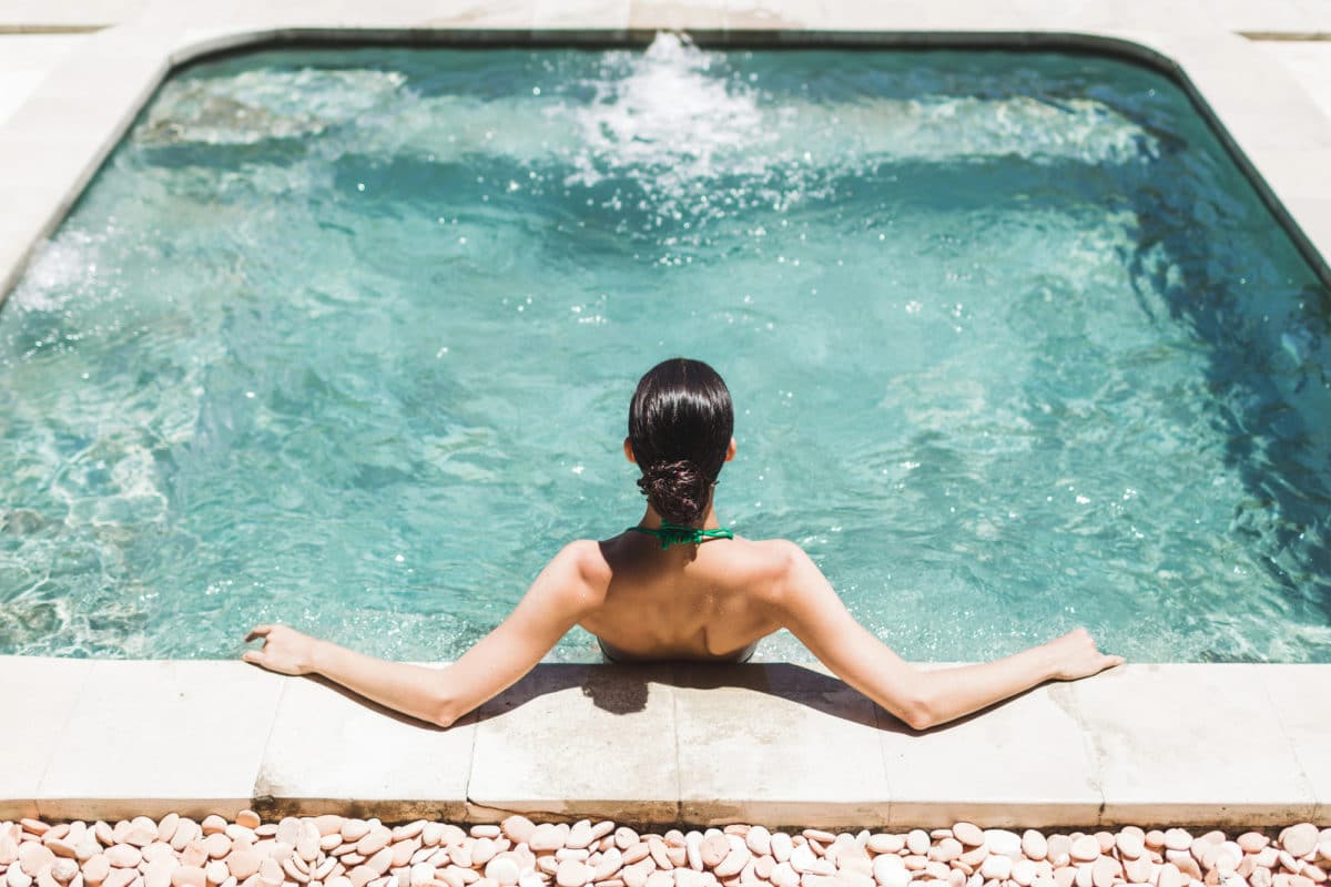 Tous nos meilleurs conseils pour bien choisir votre jacuzzi à l’approche des beaux jours !