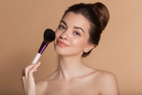 Un maquillage coloré parmi les tendance