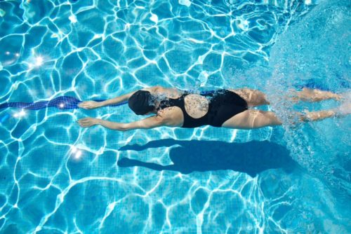 Retrouver la ligne grâce à la natation