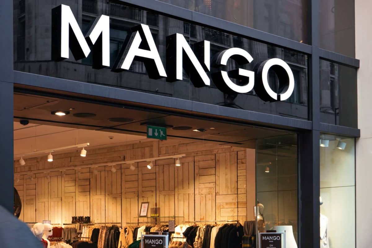 Pantalon rayé de chez Mango