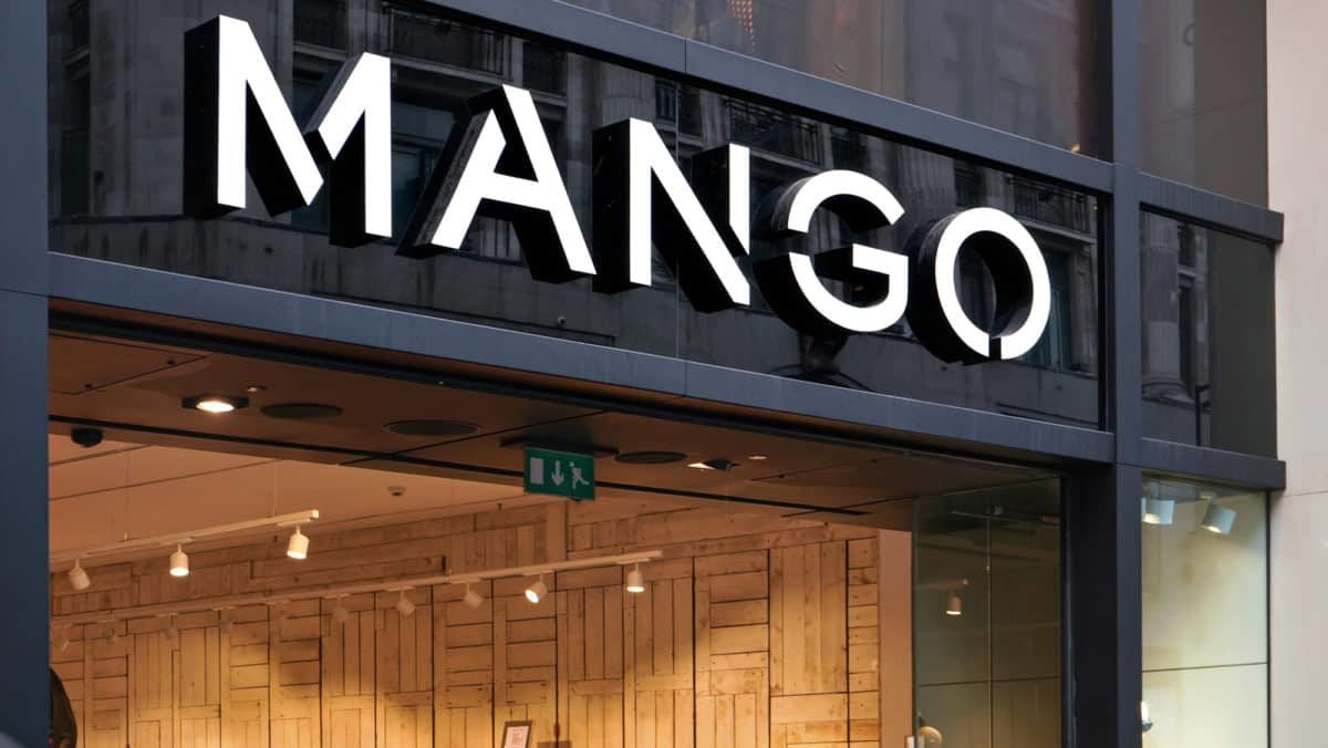 Pantalon rayé de chez Mango
