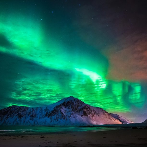Aurores boréales sur la plage de Skagsanden.