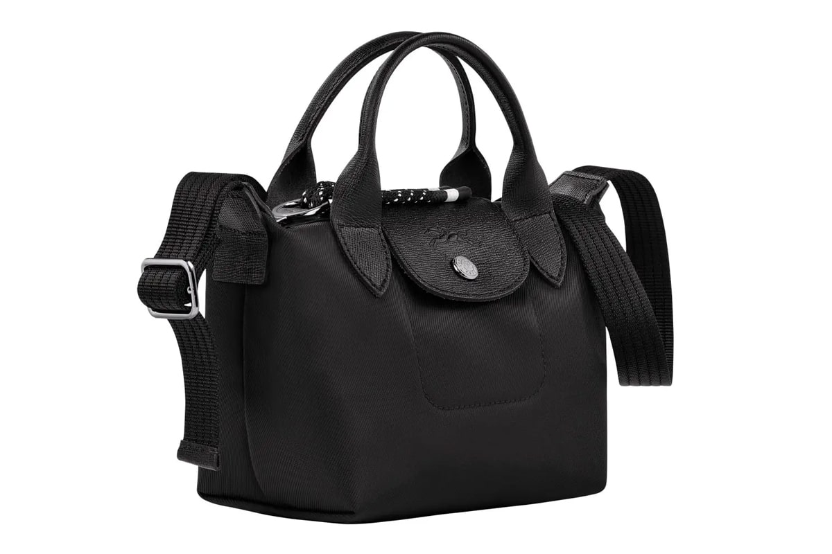 Le sac Pliage Neo XS de Longchamp, une version compacte et élégante de l'emblématique sac à main.