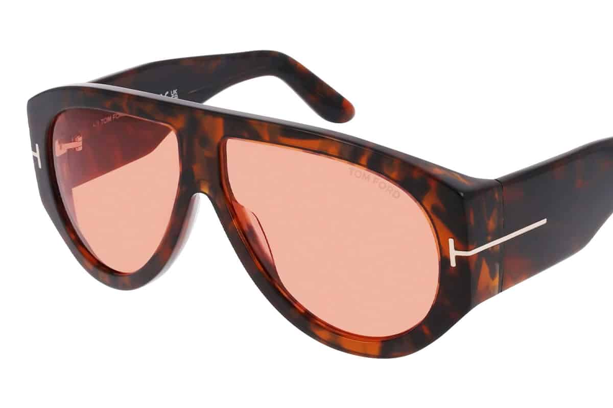 Les lunettes Bronson de Tom Ford, un accessoire sophistiqué pour un style intemporel et élégant.