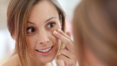 Adoptez vite ce geste pour appliquer votre mascara et lifter votre regard !