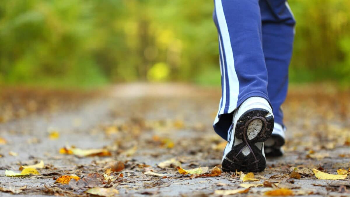 Combien de pas faut-il marcher par jour après 60 ans