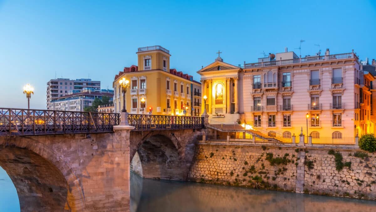 Cette ville pas chère en Espagne détrône Lisbonne