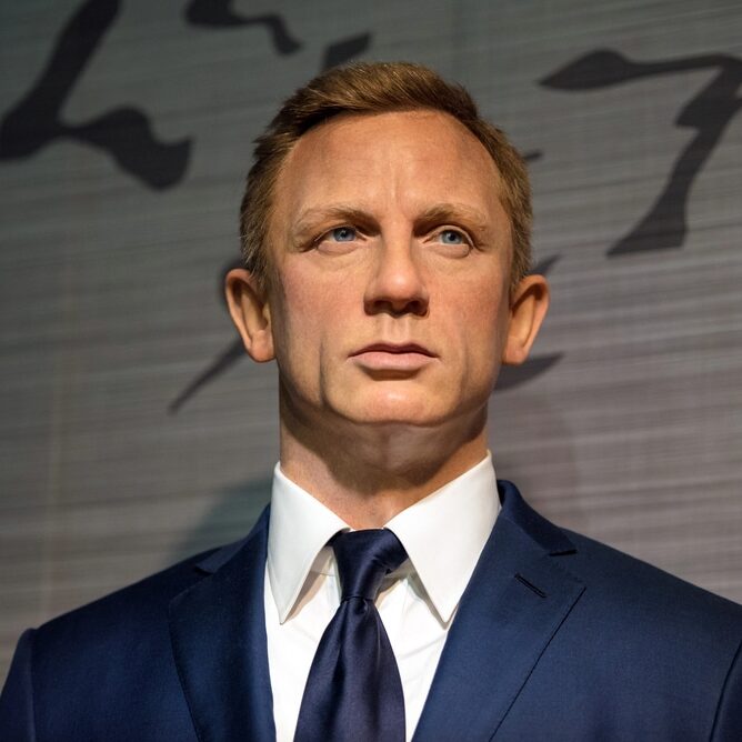 Daniel Craig