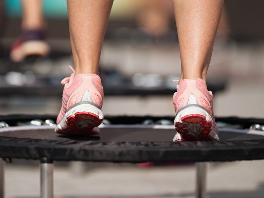 Exercice sur mini-trampoline
