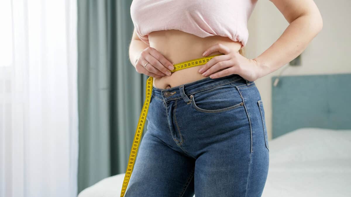 Femme testant le régime cosmonaute, méthode NASA pour une perte de poids rapide et stricte