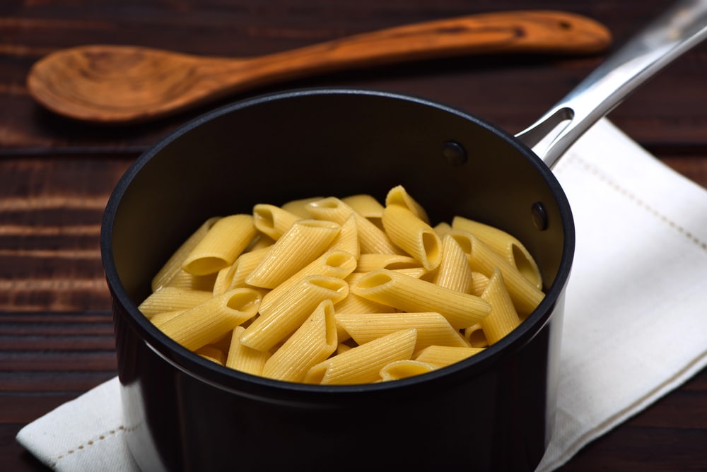 L'huile dans l'eau de cuisson des pâtes
