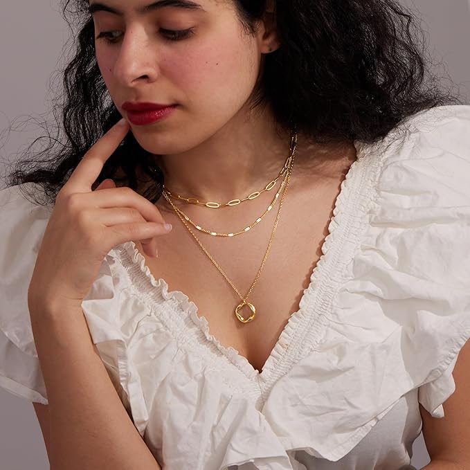 Ces colliers superposés séduisent