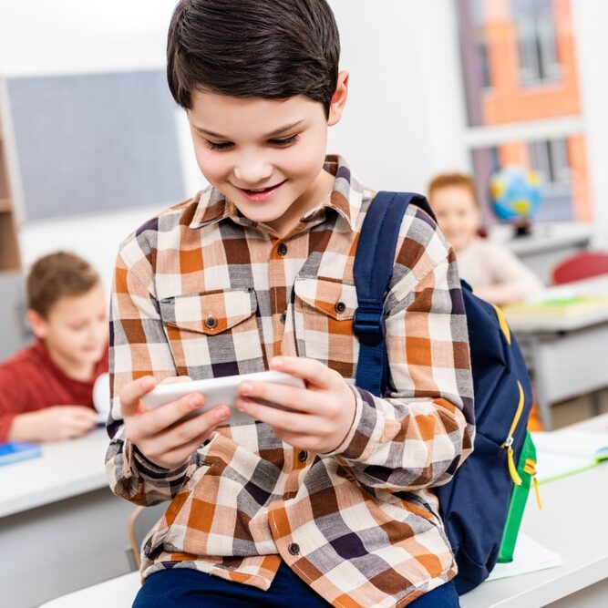 Des enfants hyperconnectés mais moins autonomes