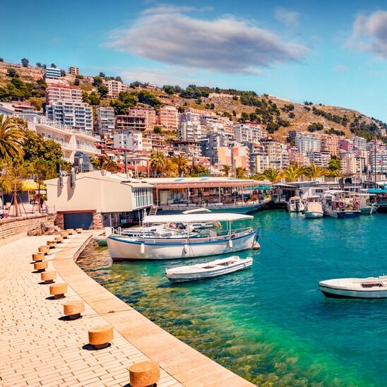 Paysage du port de Saranda