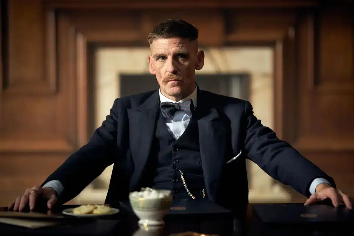 L'acteur Paul Anderson dans le rôle d'Arthur Shelby