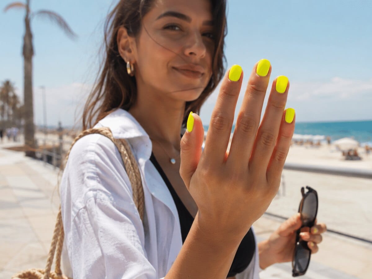 Vernis semi-permanant jaune fluo