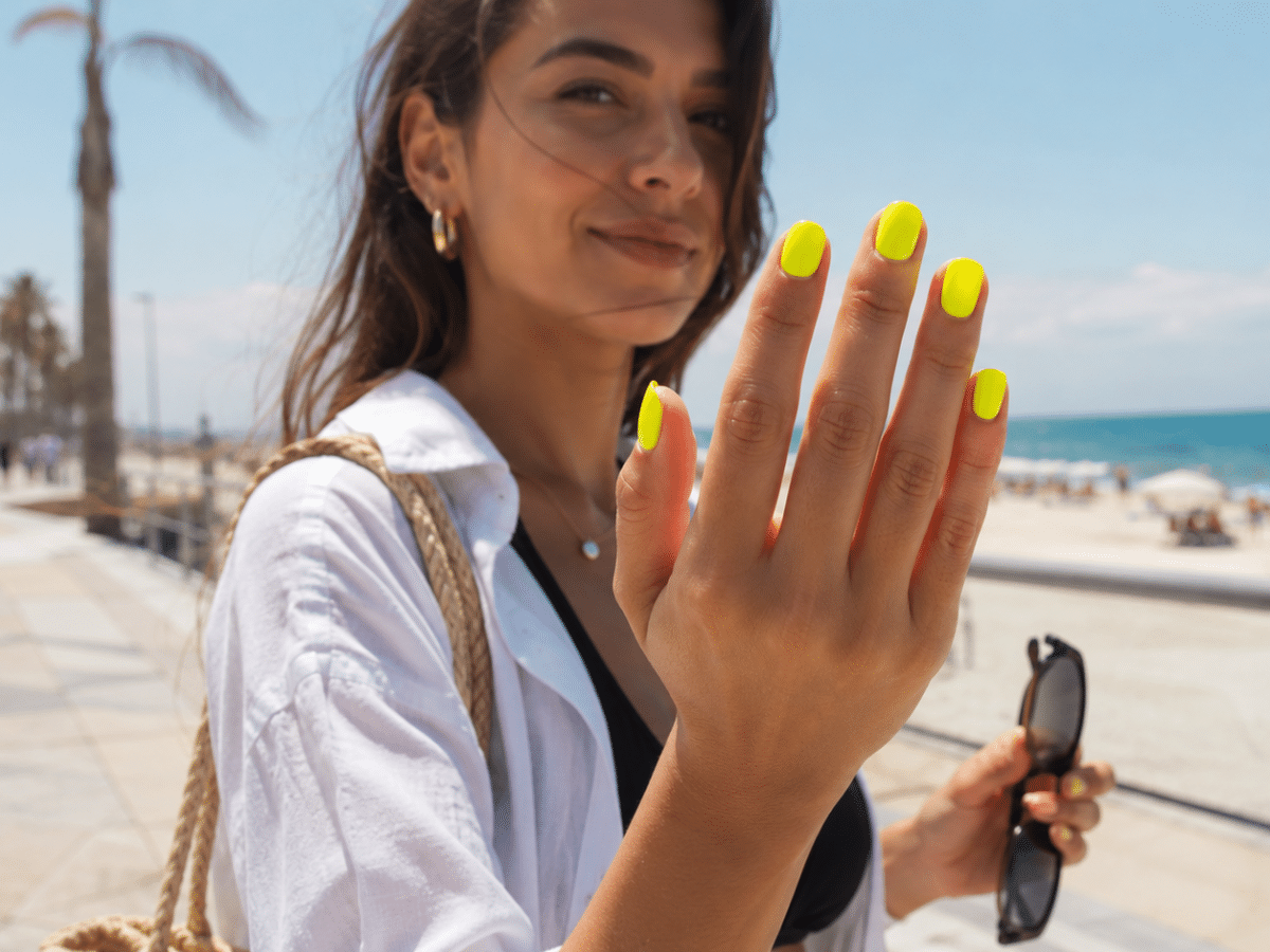Vernis semi-permanant jaune fluo