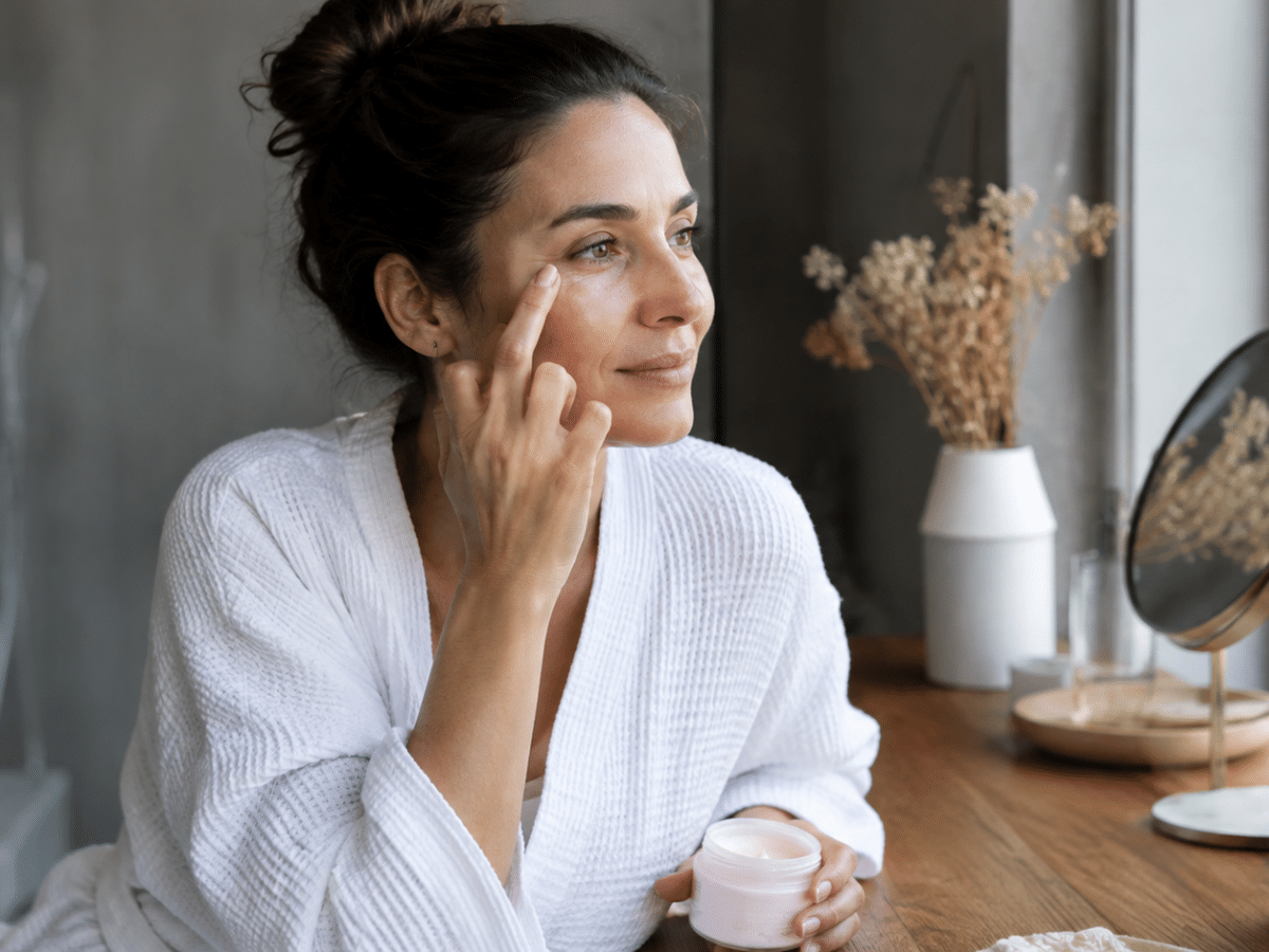 Le massage du contour des yeux